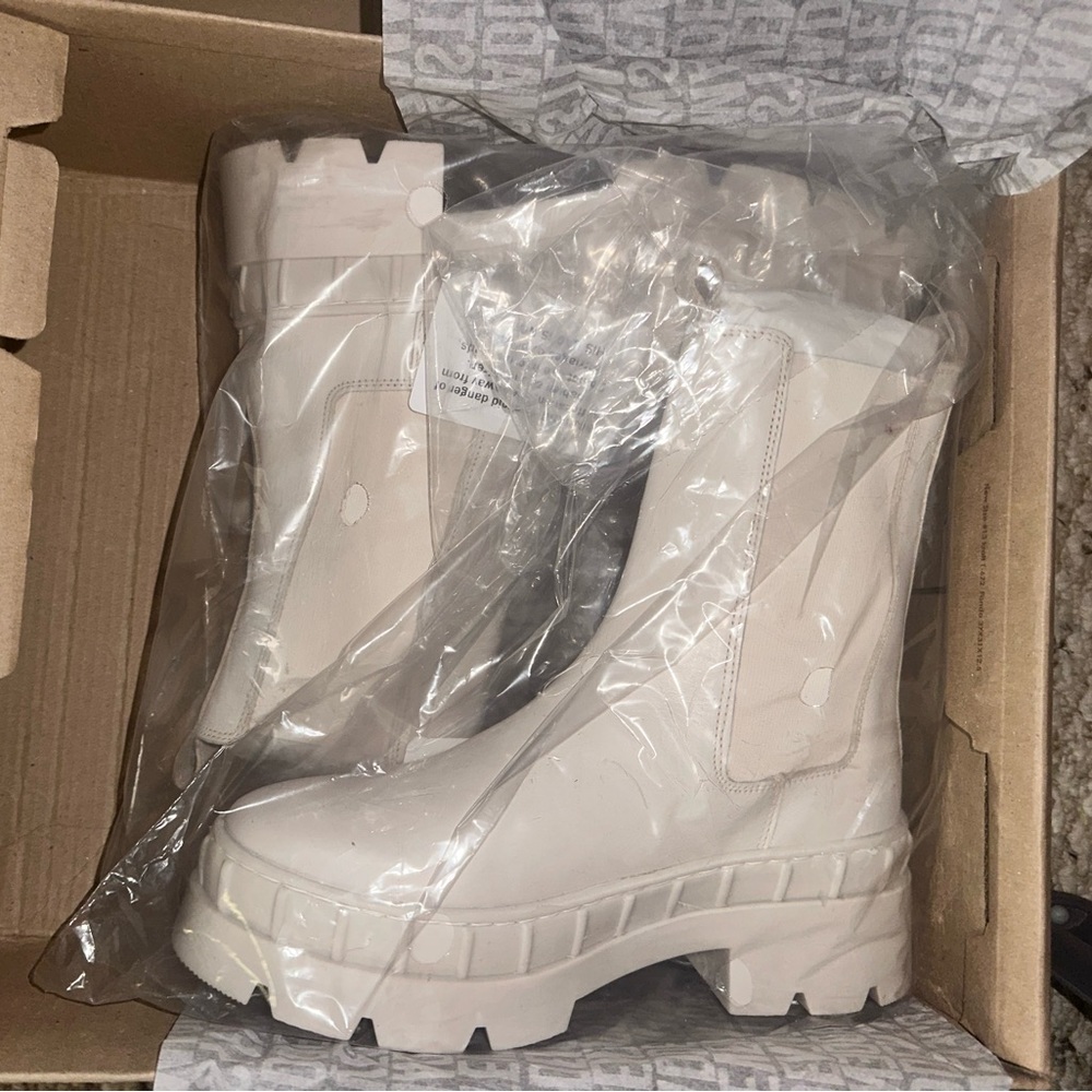 Steve Maddens, BARCLAY BONE LEATHER BOOTS